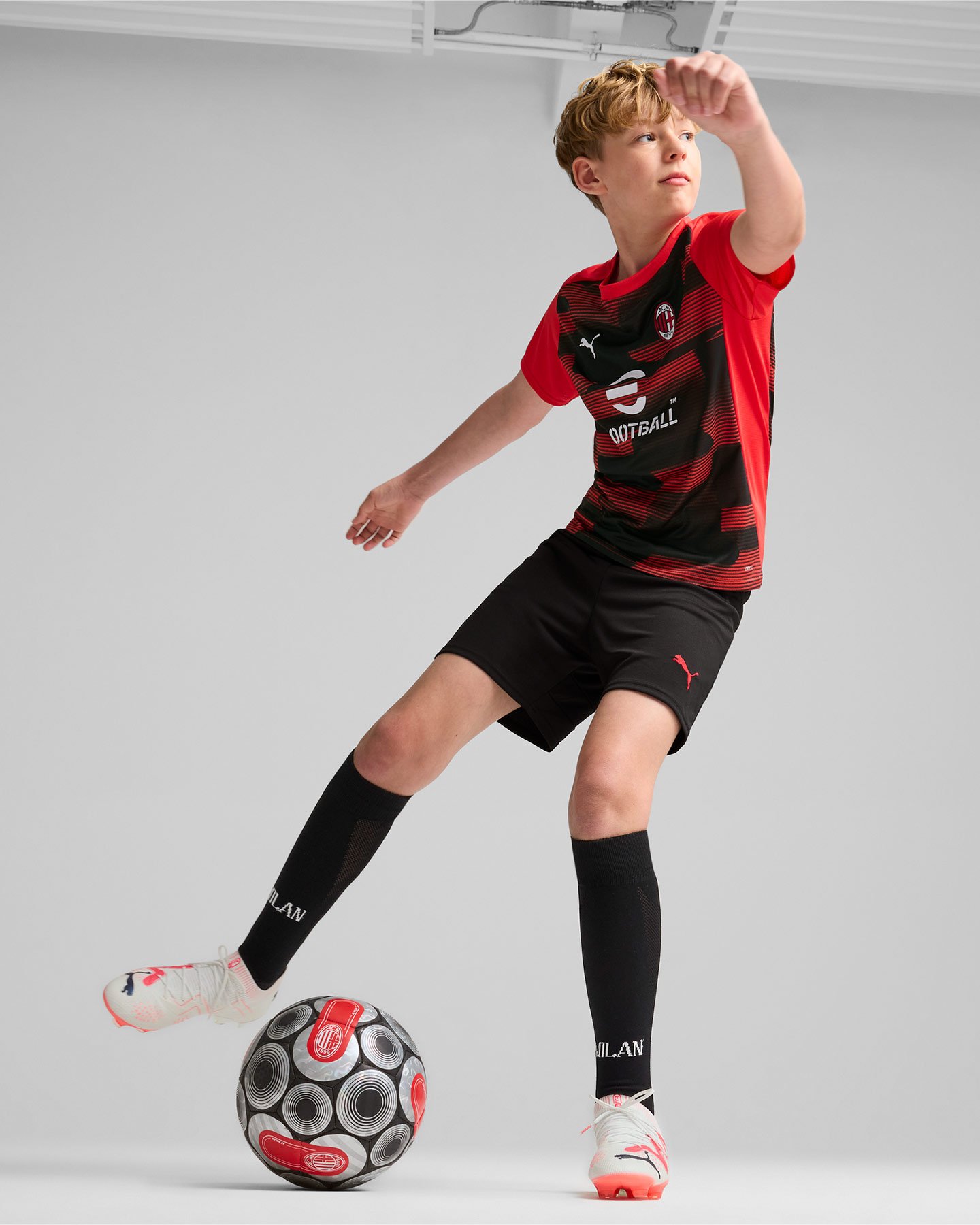 Abbigliamento calcio ufficiale PUMA MILAN HOME PREMATCH 24-25 JR - Color mix - 5 | Cisalfa Sport