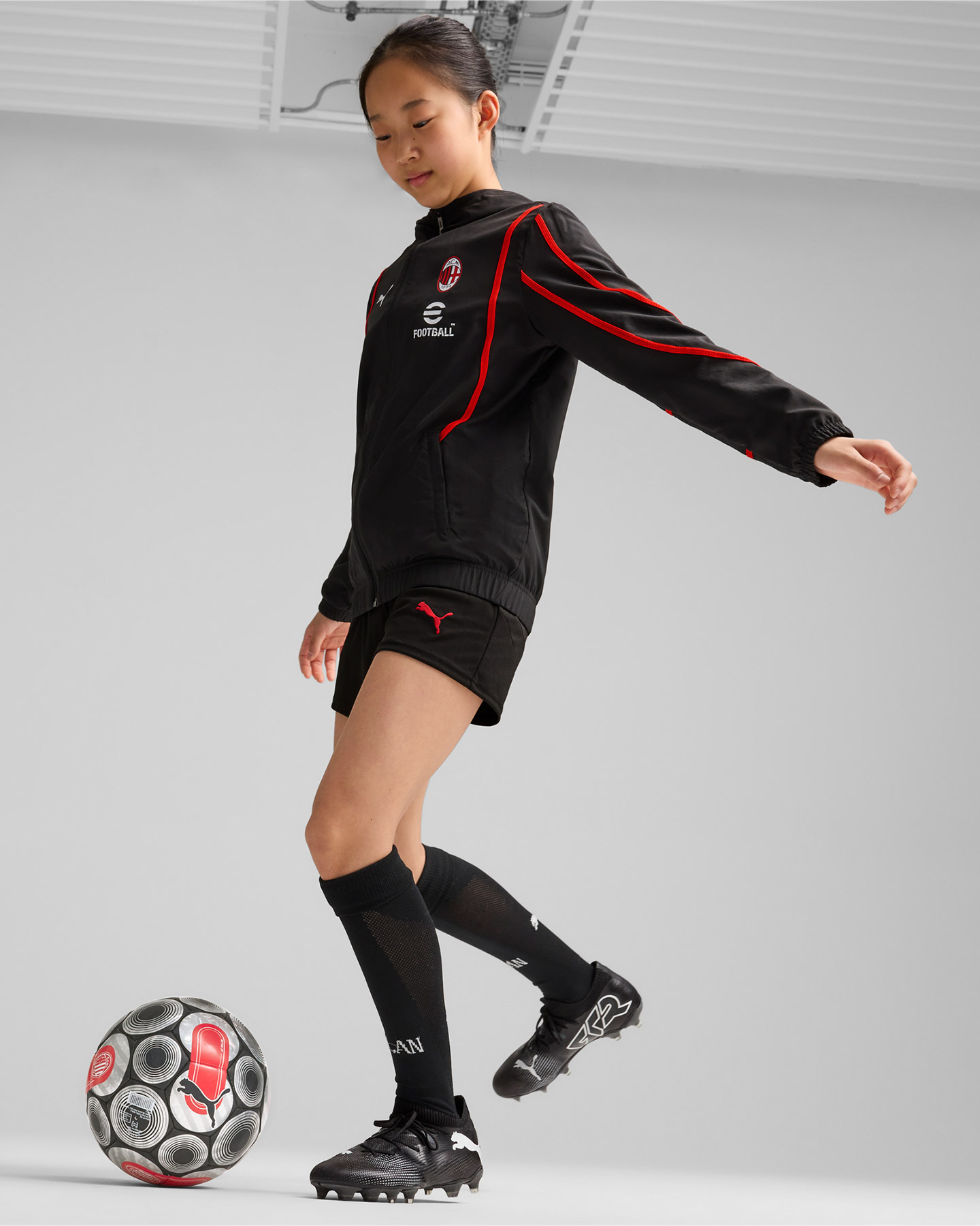 Abbigliamento calcio ufficiale PUMA MILAN PREMATCH JR - Nero - 5 | Cisalfa Sport