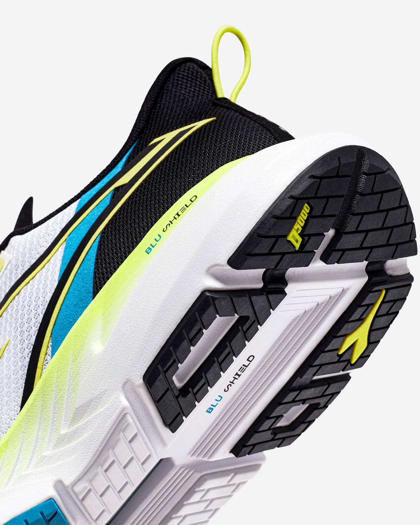 Scarpe running DIADORA MYTHOS BLUSHIELD VOLO 4 M - Bianco - 4 | Cisalfa Sport