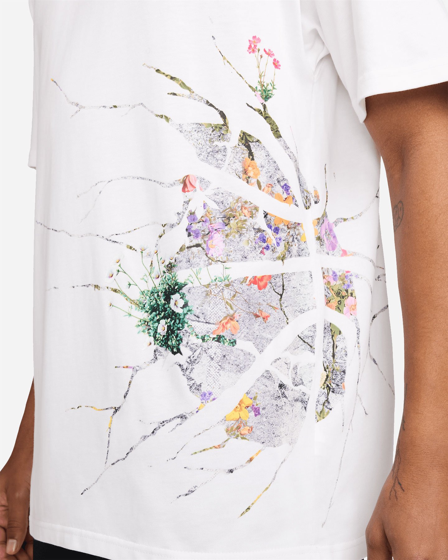 T-shirt NIKE BASKET WALL FLOWERS M - Bianco - 2 | Cisalfa Sport